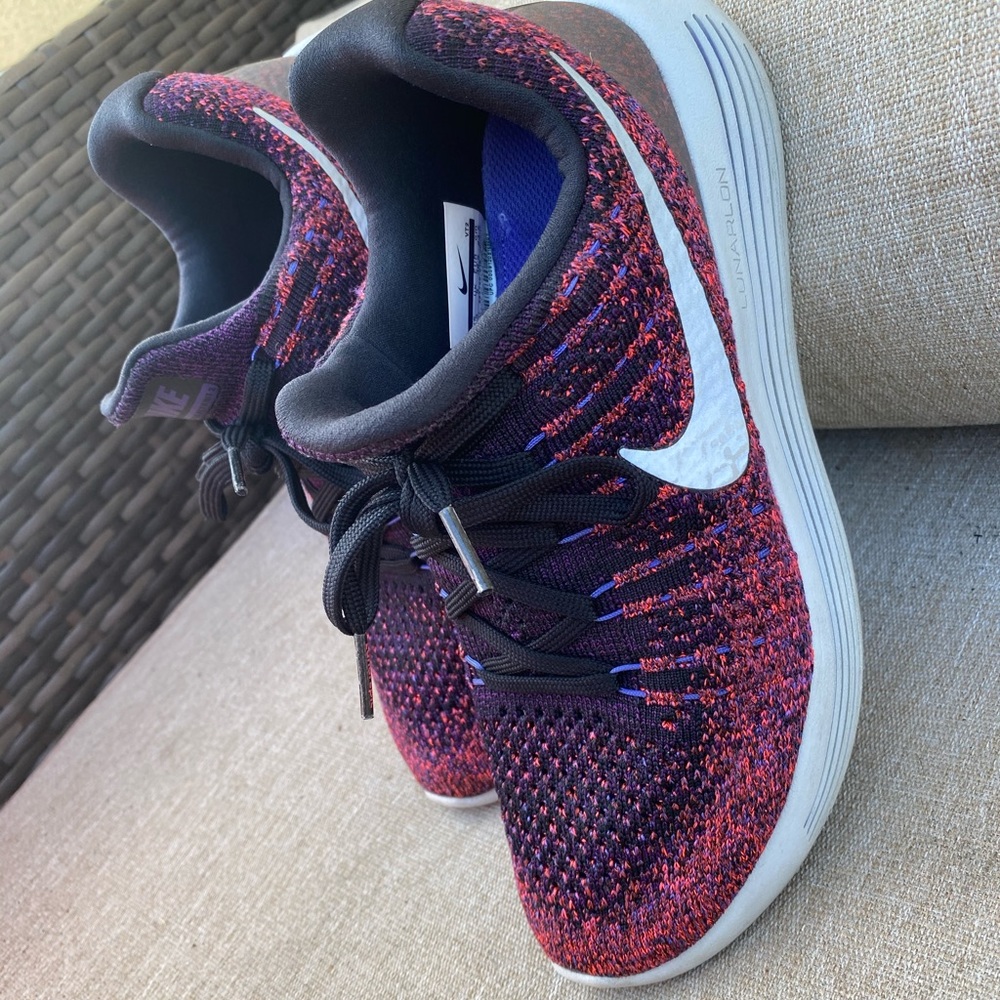 Nike - Picture 2 of 4